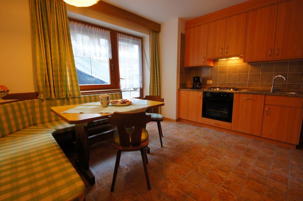 Ferienwohnung Ciasa Complojer Wengen Exterior foto